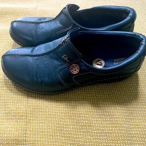 Clarks navy leather casual shoes. Very comfortable. 12W.